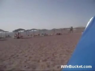 Beach amateur handjob